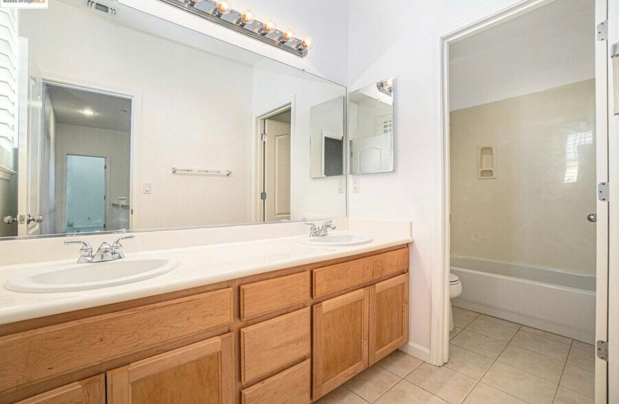 Building Photo - 722 Bentley Ct