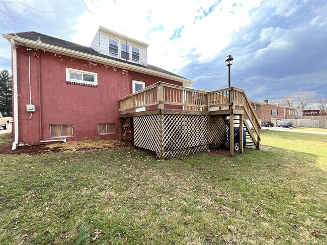 Building Photo - 2235 Middle St