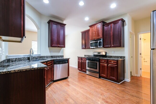 Building Photo - 4740 Hopewell Manor Dr