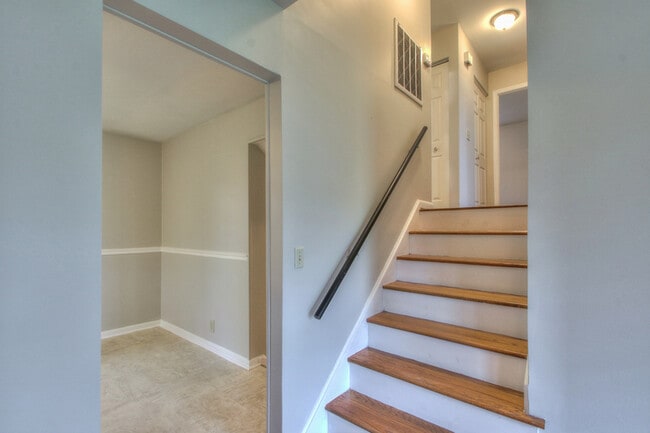 Building Photo - 119 Flintlock Dr