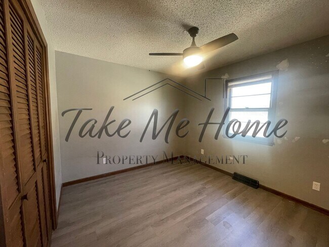 Building Photo - Charming 2-Bed, 2-Bath Duplex in South Springfield – Prime Location!