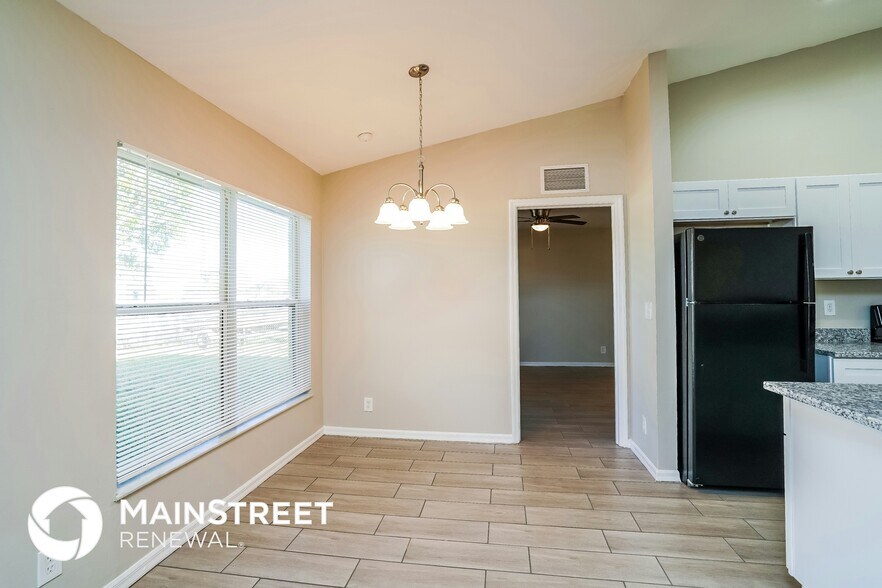 Building Photo - 916 NW 15th Ave