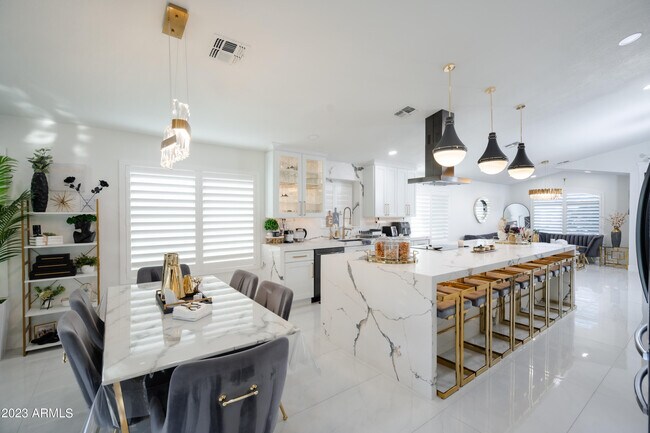 Building Photo - 2257 W Roy Rogers Rd