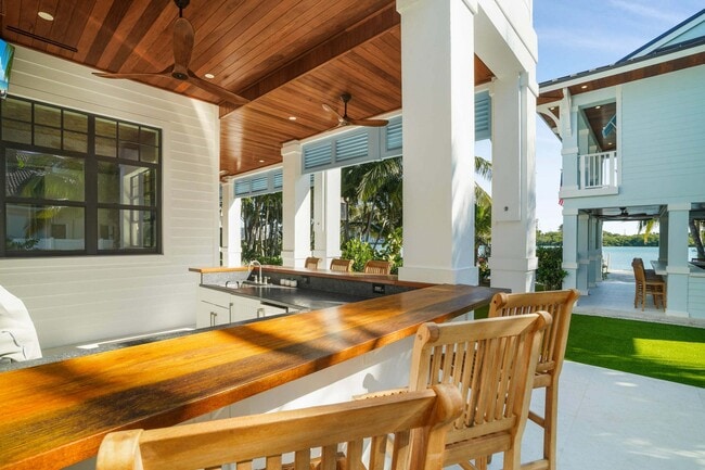 Building Photo - 19471 Harbor Rd S