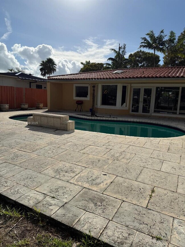 Building Photo - 2015 Arch Creek Dr