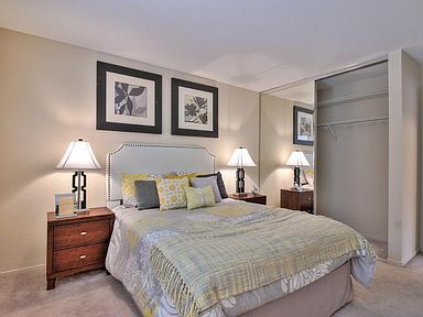 Building Photo - 2750 Somerset Park Cir