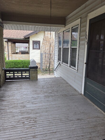 Building Photo - 1039 N Woodrow Ave