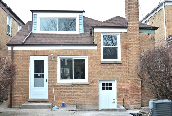 Building Photo - 6311 N Lawndale Ave