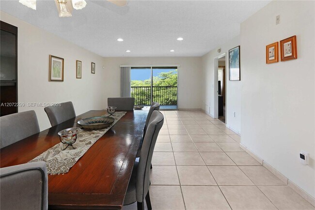 Building Photo - 850 SW 138th Ave