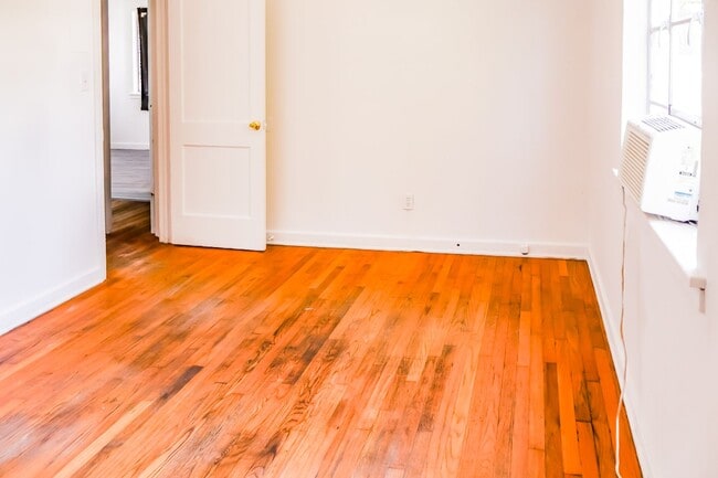 Building Photo - 2BR Cozy Ensley Home