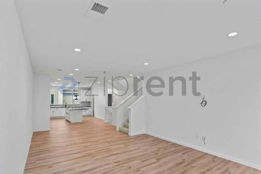 Building Photo - 6165 Raven Ave