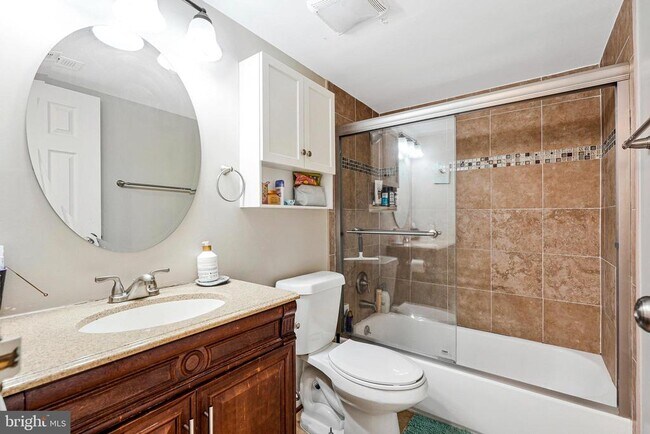 Building Photo - 9743 Kings Crown Ct