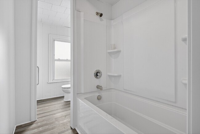 Building Photo - 355 S 9th St