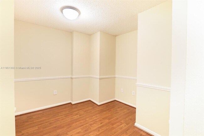 Building Photo - 520 SE 5 Ave