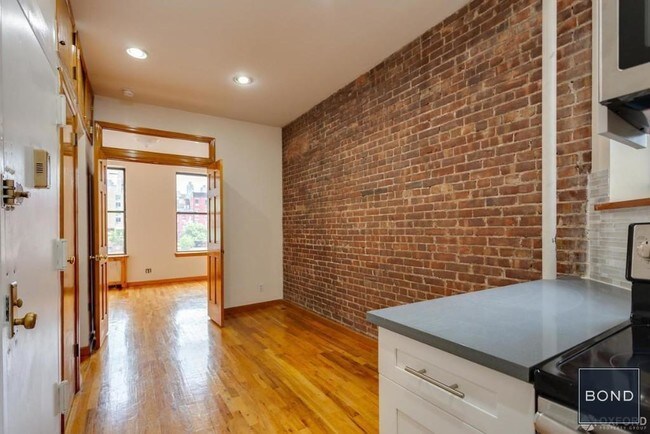 Primary Photo - 504 W 44th St