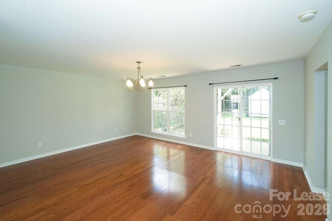 Building Photo - 6824 Southbrook Dr