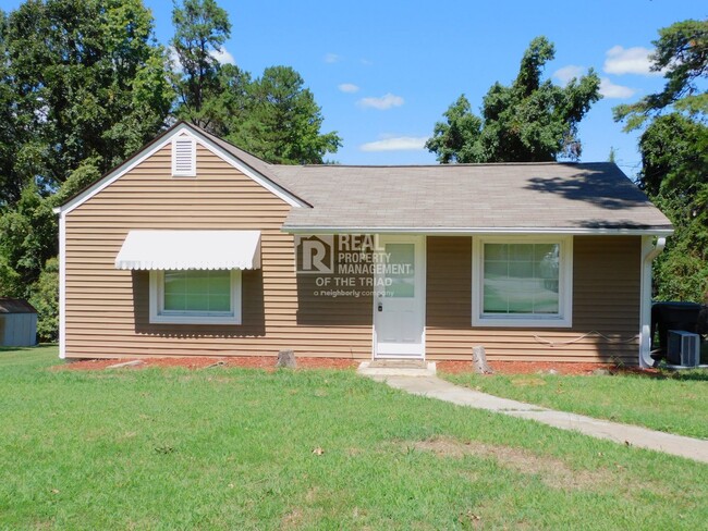 Primary Photo - Adorable 2bd/1ba in Greensboro!