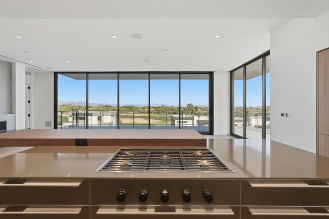 Building Photo - 4849 N Camelback Rdg Dr