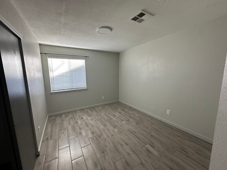 Bedroom 2 - 4652 Loma Linda Cir