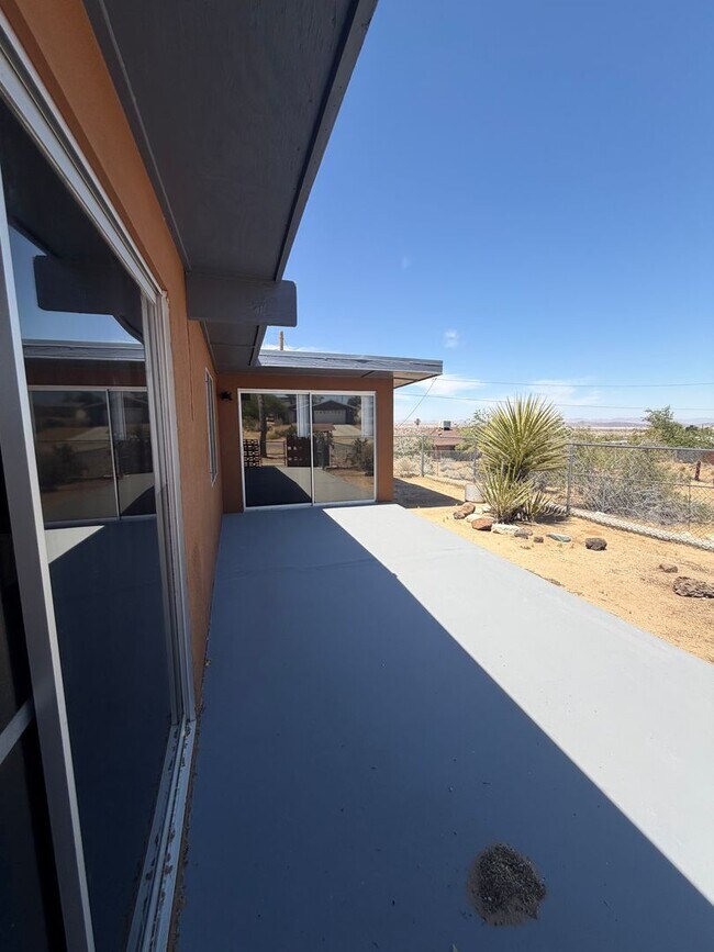 Building Photo - AVAILABLE NOW $200 off First Month Rent