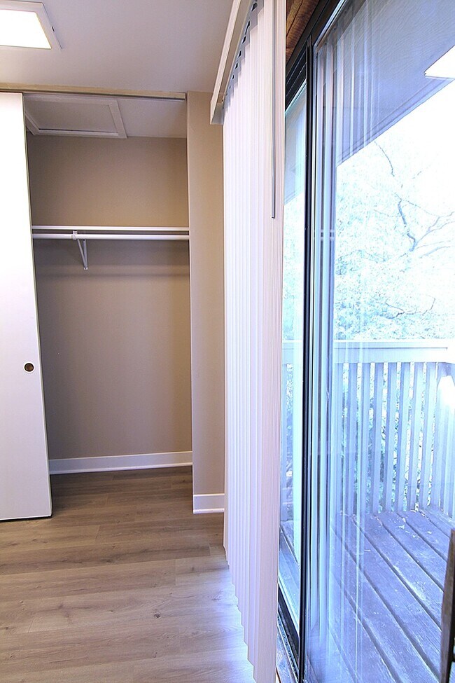 Building Photo - 700 Colby Ct
