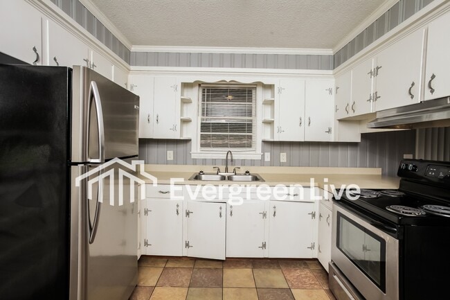 Building Photo - 1454 Fork Ave