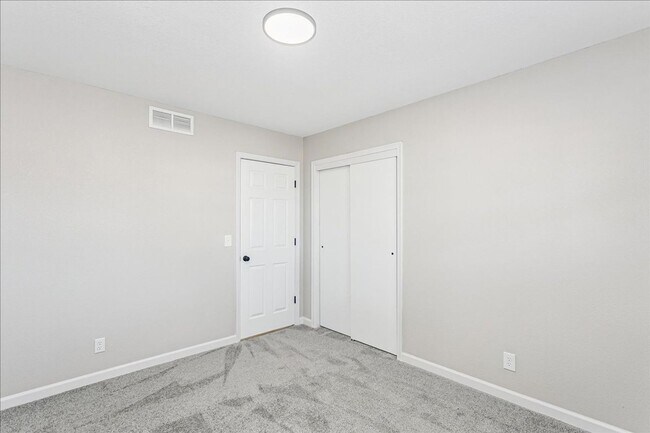 Building Photo - Beautifully Updated Home on nearly ½ Acre! Available for Rent or Rent to Own! Move in Special 1/2...