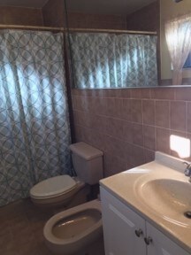 bathroom - 848 W 73rd Pl