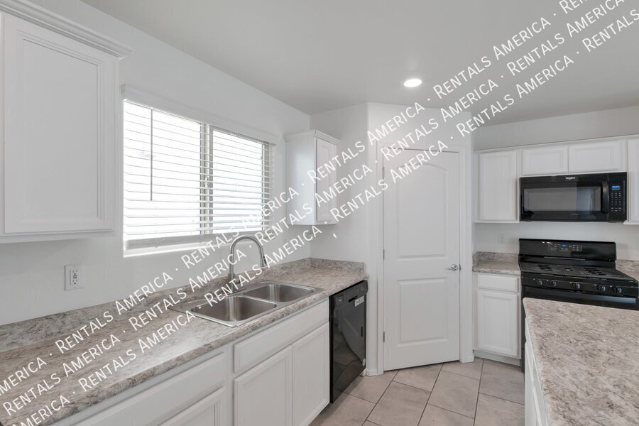Building Photo - 8755 E Stone Meadow Cir