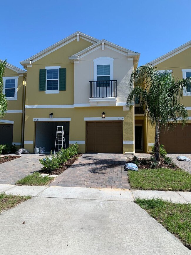 Primary Photo - Awesome Townhome for rent