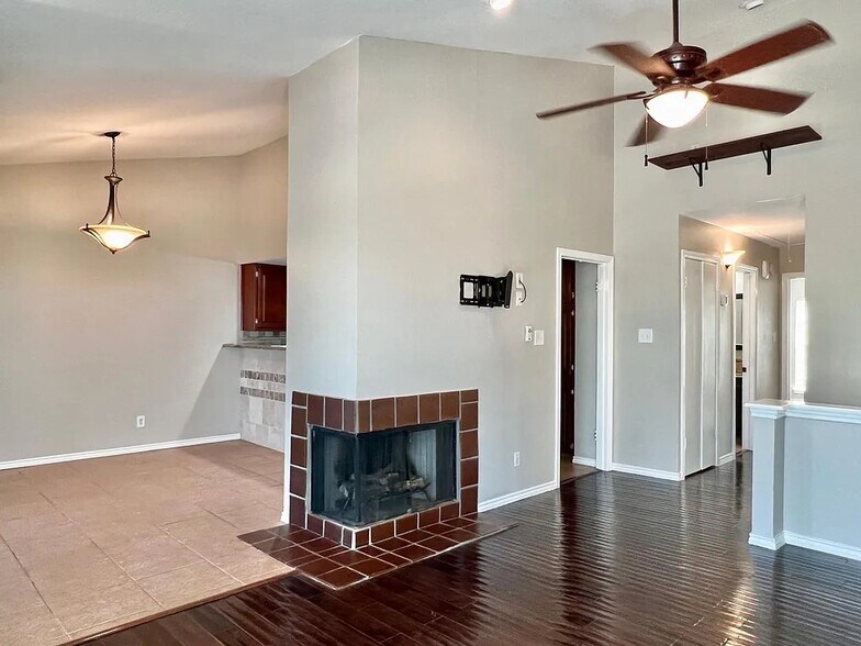 Building Photo - 3703 Mediterranean St