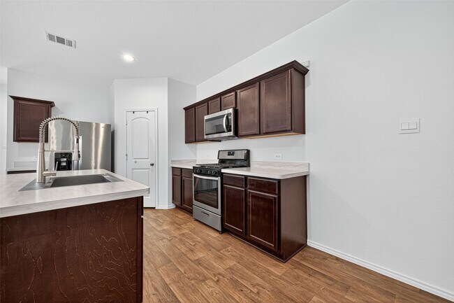 Building Photo - 16600 Lonely Pines Dr