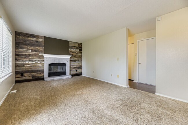 Building Photo - 6532 Freeport Dr