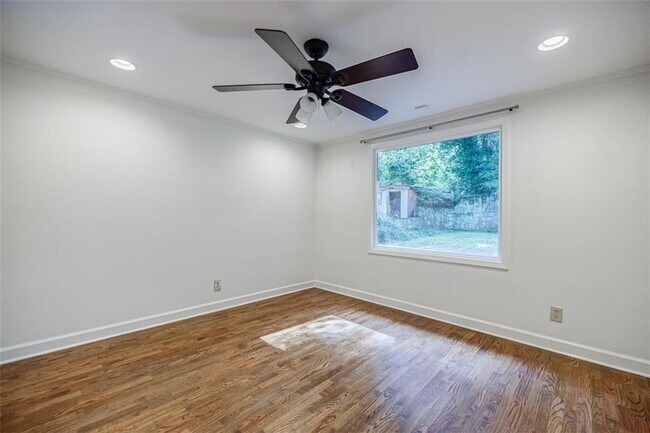 Building Photo - 183 Locust St NE