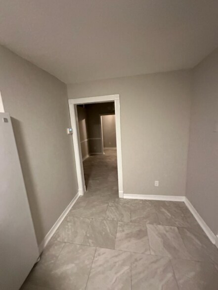 Building Photo - 6565 Arancio Dr W