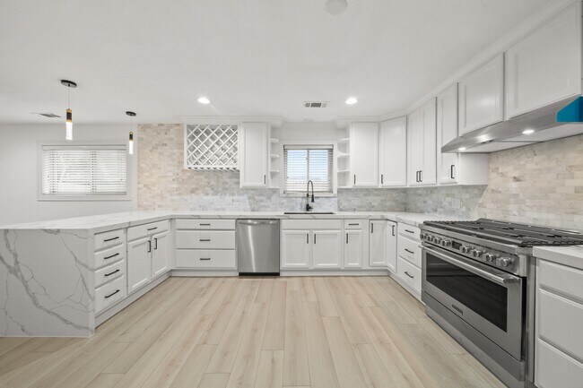 Building Photo - 6010 Rutherglenn Dr