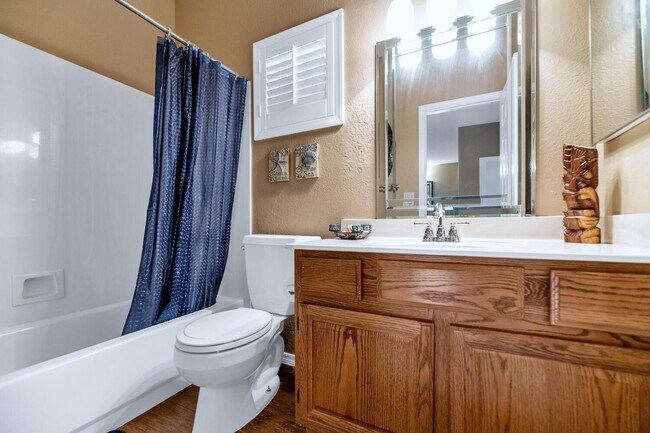 Building Photo - 11155 E Laurel Ln