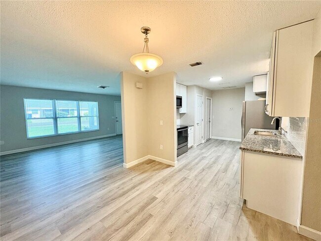Building Photo - 3126 Shamrock Dr