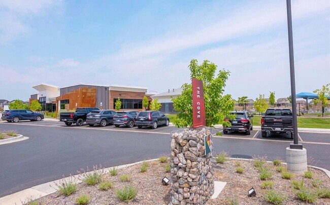 Building Photo - 12746 River Rock Wy