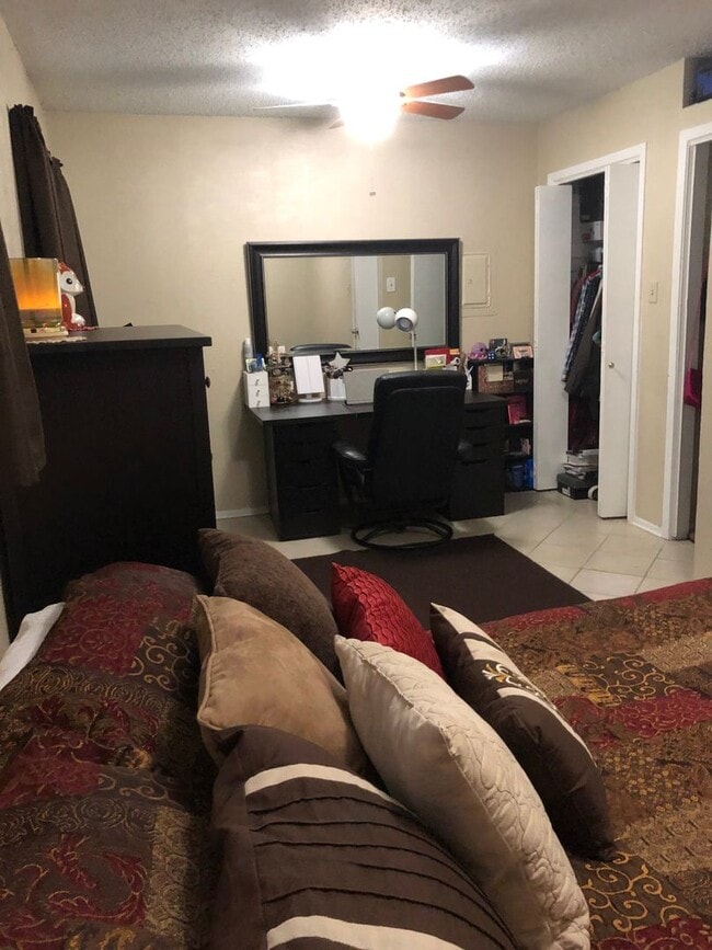 Building Photo - College Station - Northgate area -1 bedroom / 1 bath Apartment