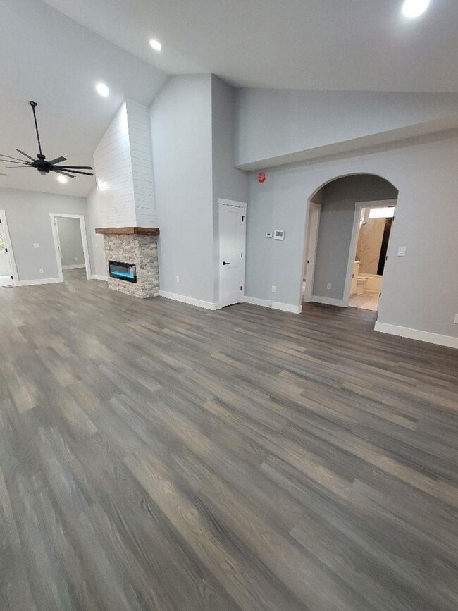 Building Photo - 516 June Bug Ct