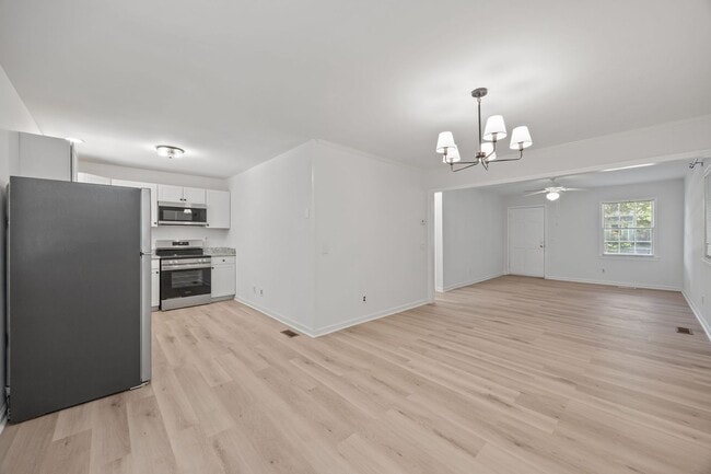 Building Photo - Updated Ranch in North Raleigh, New Floors and Paint, Rear Deck, Pet Friendly!