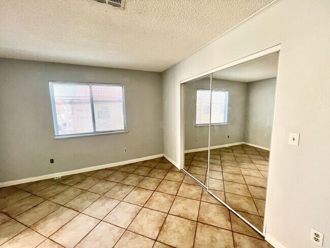 Building Photo - 5096 Spencer St