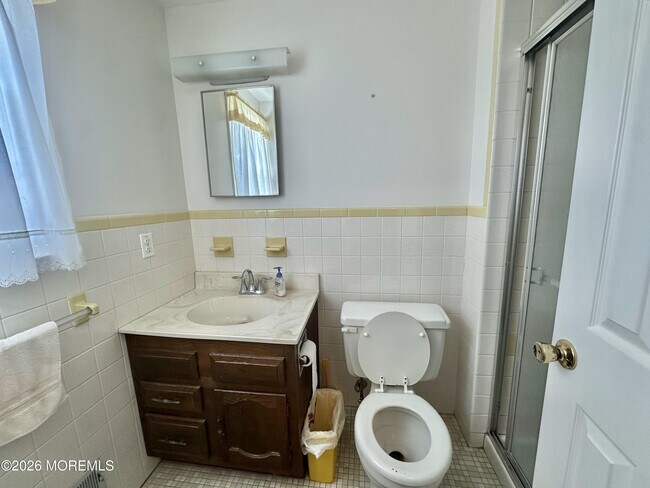 Building Photo - 382 W Park Ave