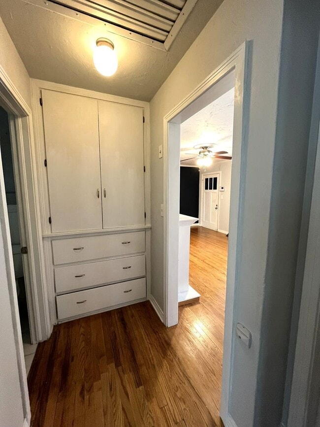 Building Photo - Cute 2 Bed 1 Bath in the Steve Pennington Addn