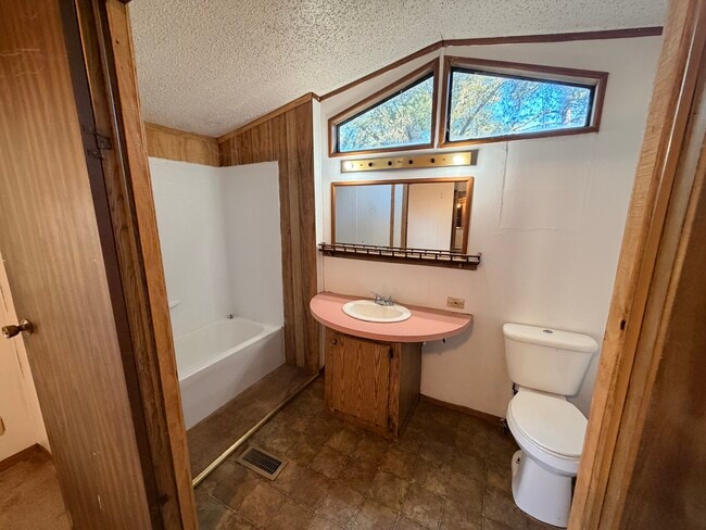 Building Photo - Trailer 15