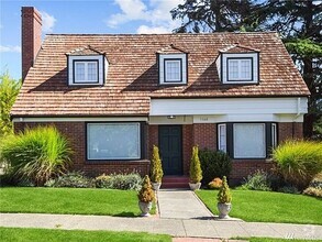 Building Photo - Beautifully Updated 5 Bedroom Magnolia Home