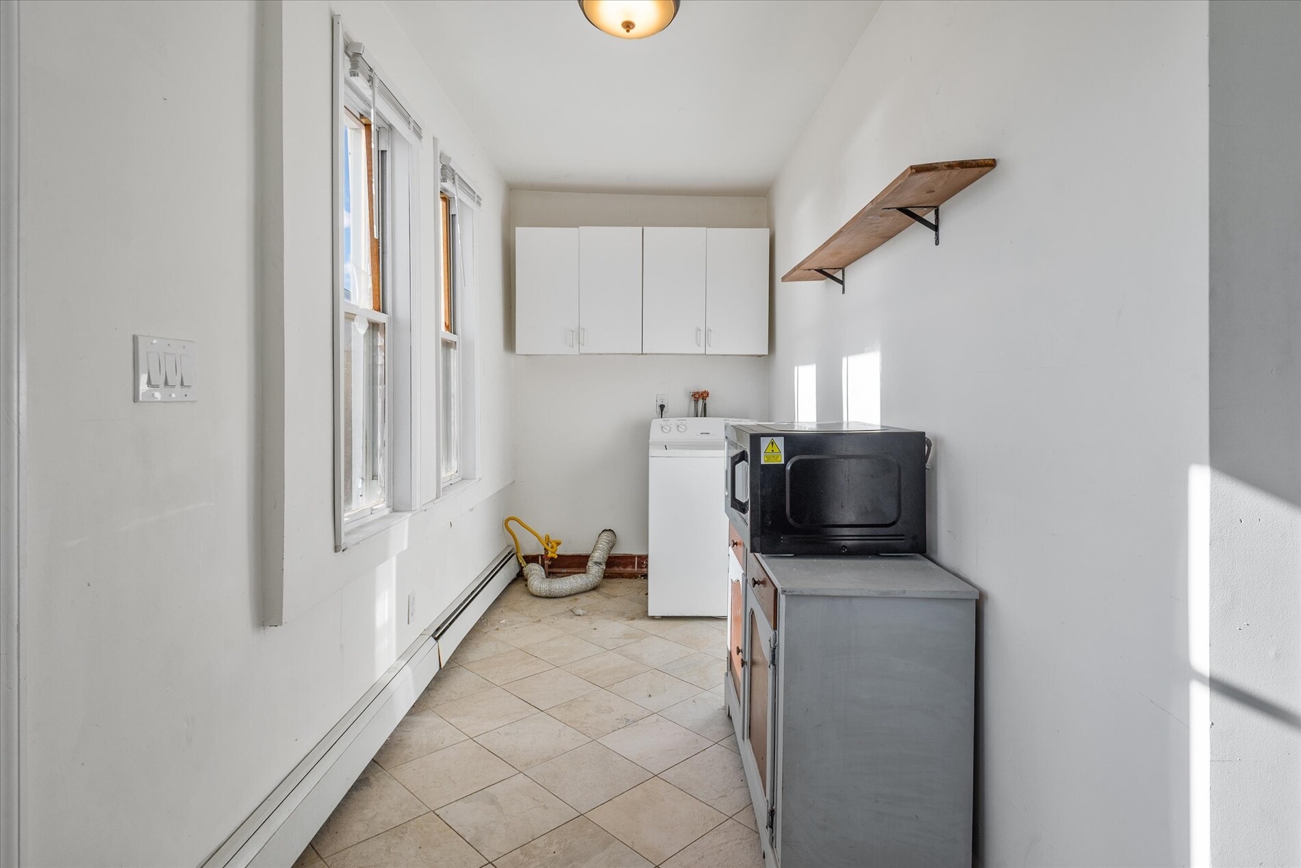 Building Photo - 2 Pirates Cv