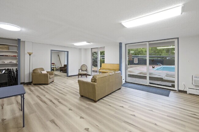 Building Photo - Live Above It All at the Satellite Condo 1 bed 1 bath!