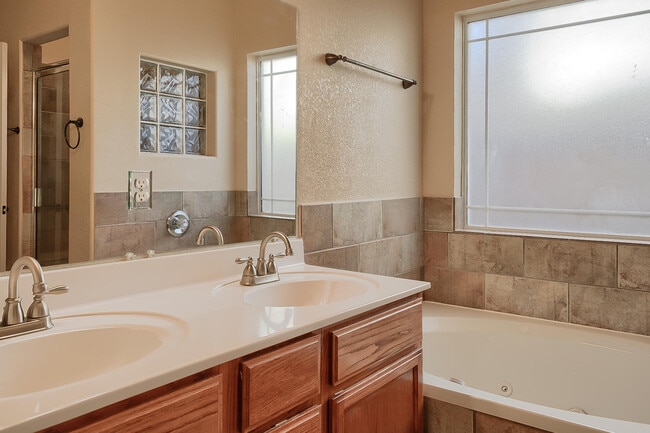 Building Photo - 12720 Tierra Aurora Dr